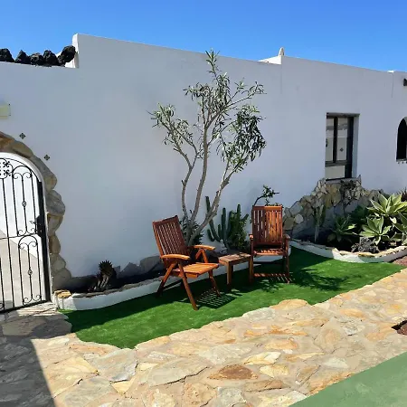 Casa 56 El Palomar, 3 Bed ,playa Blanca ,large Private Gardens Heated Pool Villa Playa Blanca