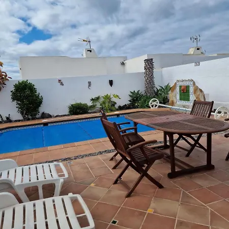 Casa 56 El Palomar, 3 Bed ,playa Blanca ,large Private Gardens Heated Pool