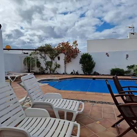 Casa 56 El Palomar, 3 Bed ,playa Blanca ,large Private Gardens Heated Pool Playa Blanca