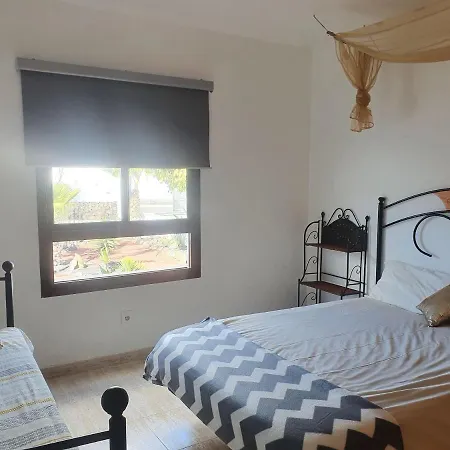 Casa 56 El Palomar, 3 Bed ,playa Blanca ,large Private Gardens Heated Pool *